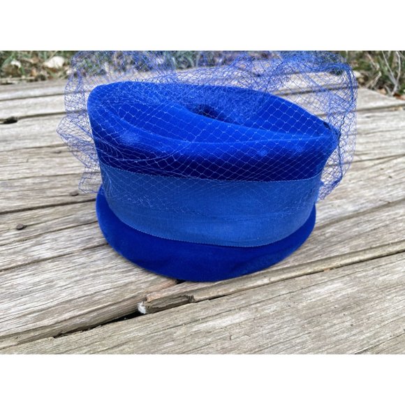 Vintage 1950s Bright Blue Velvet Womens Hat Netting - Picture 11 of 15